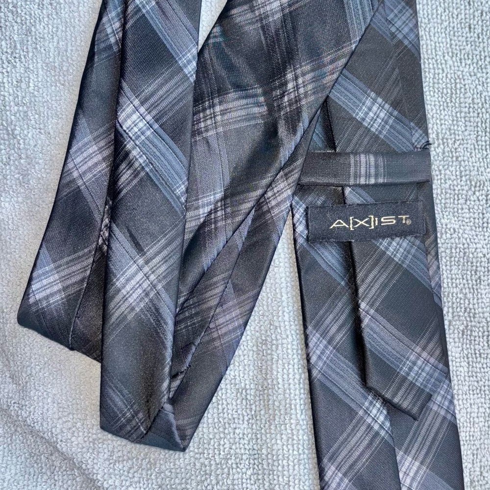 Axist Classic Plaid Tie in Black and Gray